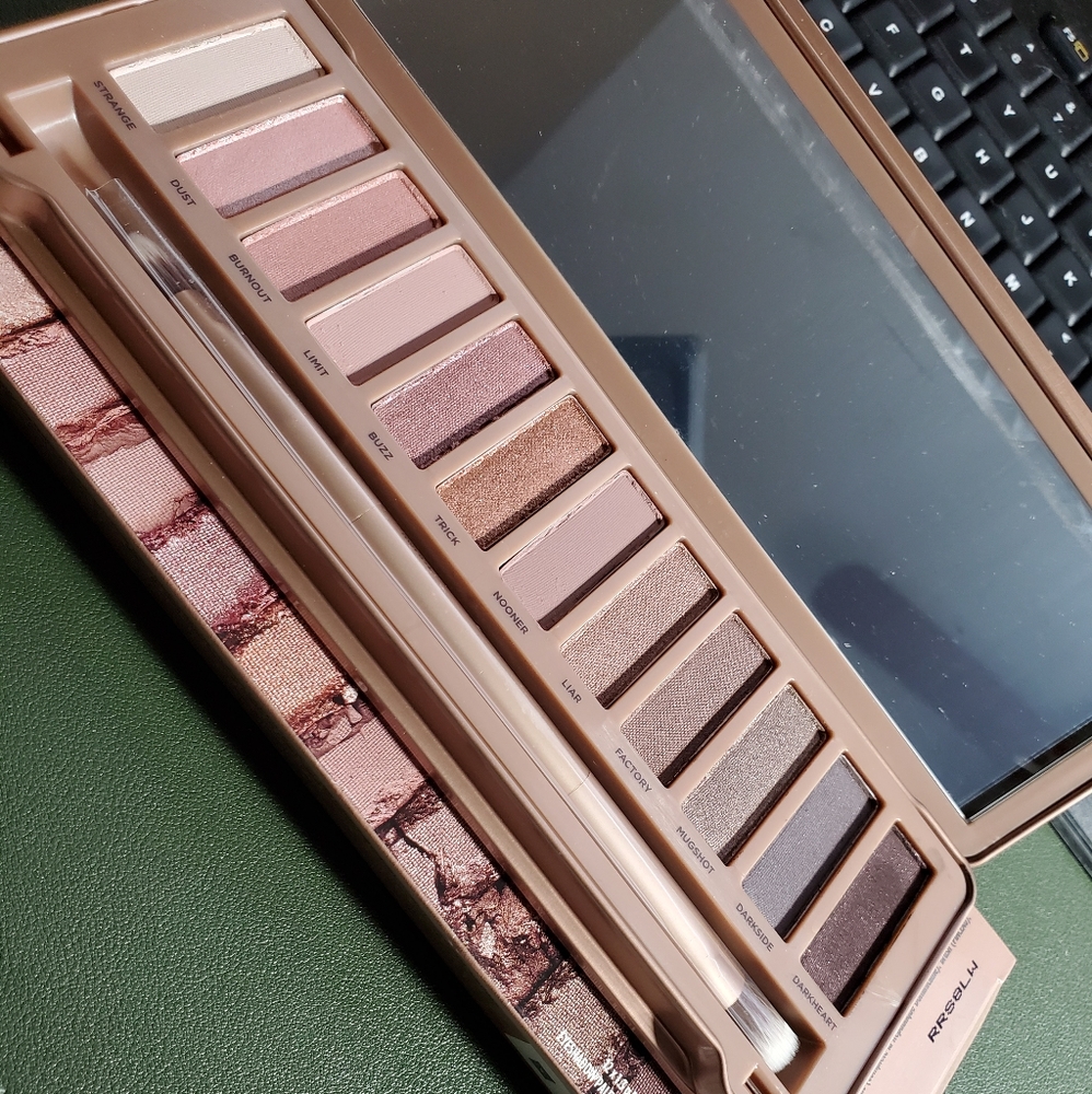 Naked 3 Eyeshadow Palette